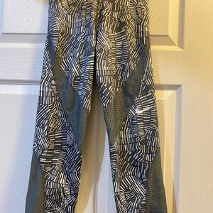 Nike Pro DRI-FIT Crop Leggings in Black and Gray